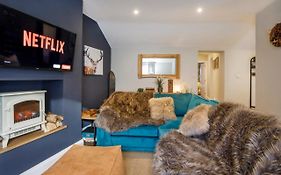 The Holgate Snug